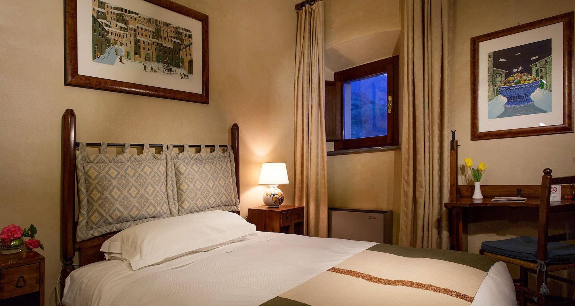 Park Hotel Ai Cappuccini Gubbio Bagian luar foto