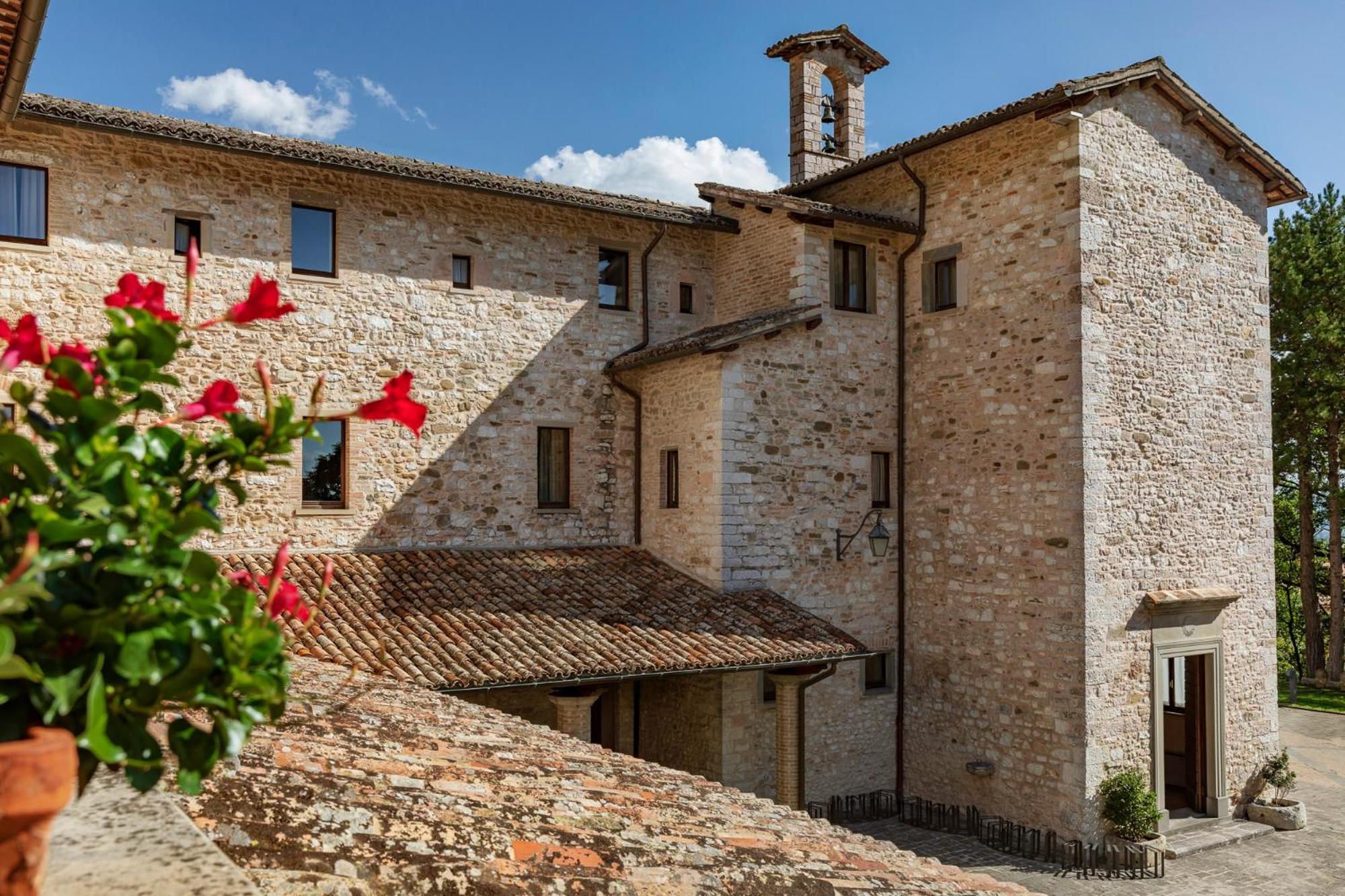 Park Hotel Ai Cappuccini Gubbio Bagian luar foto