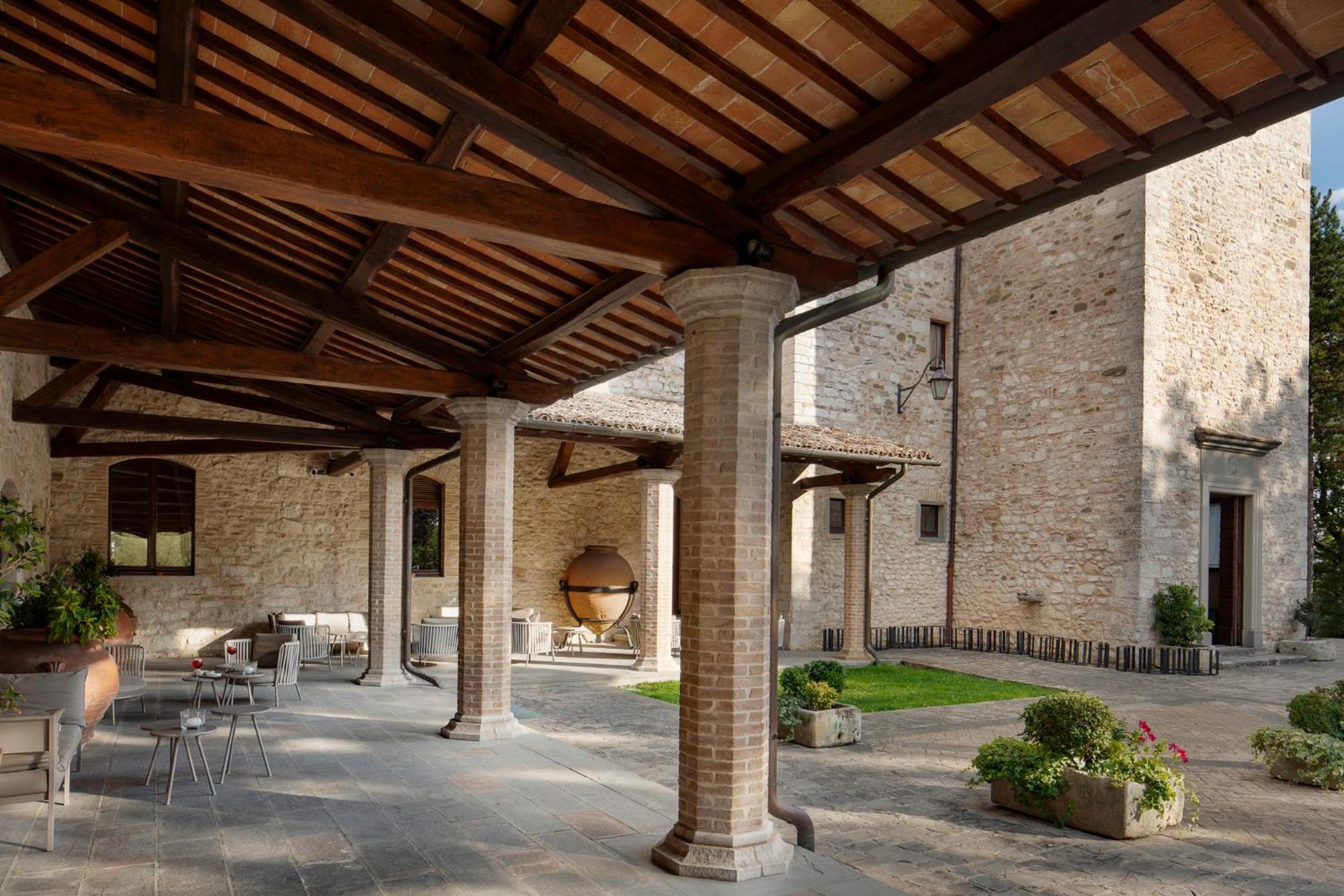 Park Hotel Ai Cappuccini Gubbio Bagian luar foto