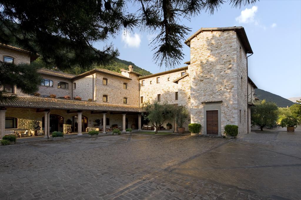 Park Hotel Ai Cappuccini Gubbio Bagian luar foto